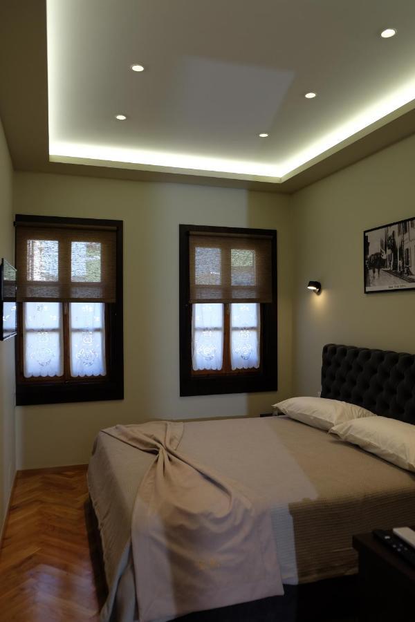 Bed and Breakfast Tebeu Coffe And Bar Vlorë Exterior foto