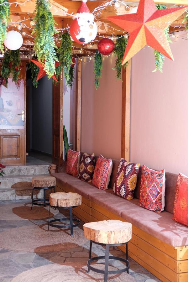 Bed and Breakfast Tebeu Coffe And Bar Vlorë Exterior foto